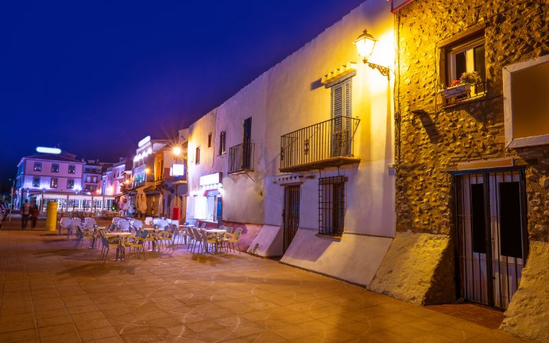 que hacer en denia por la noche