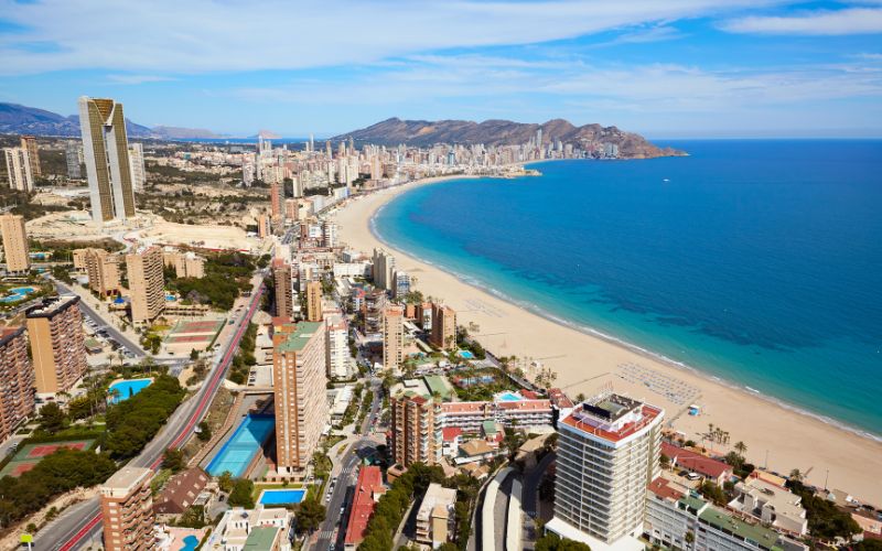 cuantos kilometros hay de benidorm a denia