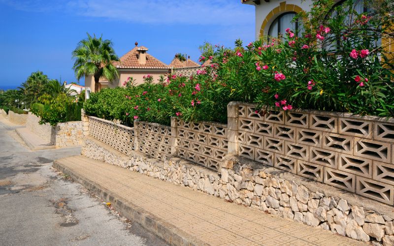 ¿Apartamento o villa? Cómo elegir tu alojamiento ideal en Dénia u Oliva