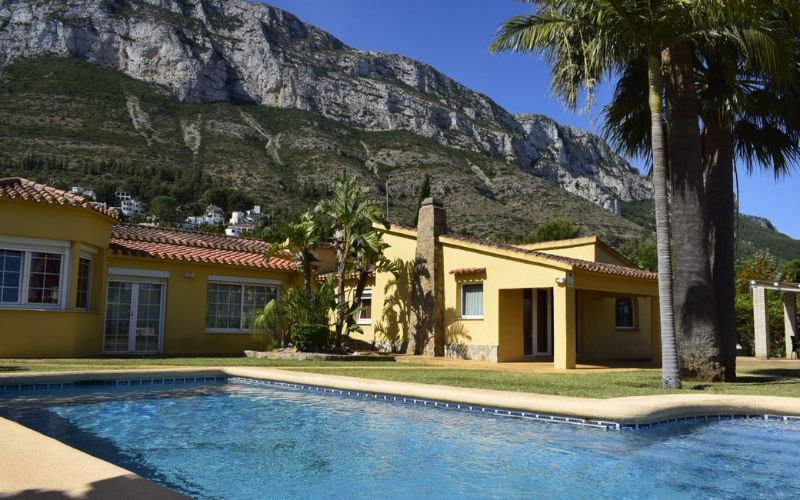 villa con piscina en denia